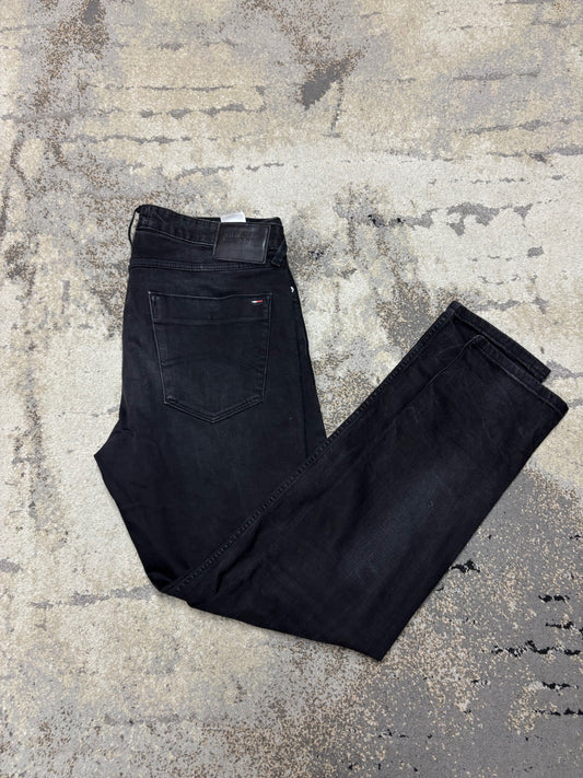Jeansy Tommy Hilfiger, męskie w bardzo dobrym stanie rozmiar 50 | W34, boczny profil, lewa strona