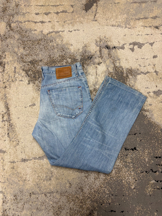 Jeansy Tommy Hilfiger, męskie w bardzo dobrym stanie rozmiar 48 | W31, detal