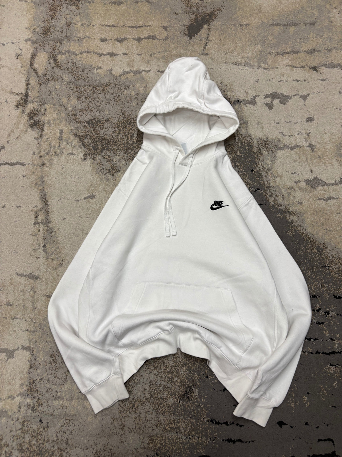 Bluza Nike hoodie, damskie w bardzo dobrym stanie rozmiar M, widok z przodu