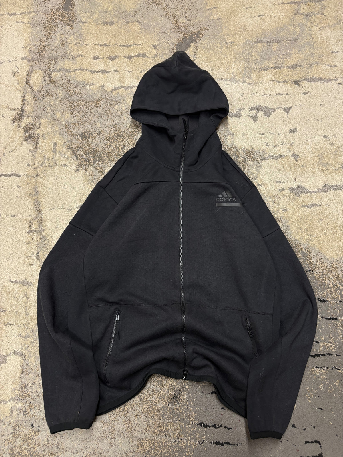 Bluza Adidas zipp, męskie w bardzo dobrym stanie rozmiar XL, widok z przodu