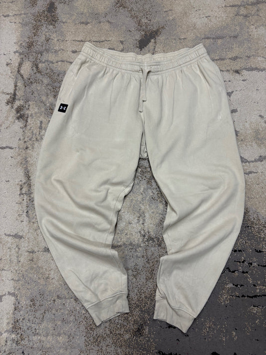 Dresy Under Armour, damskie w bardzo dobrym stanie rozmiar XXL, widok z przodu