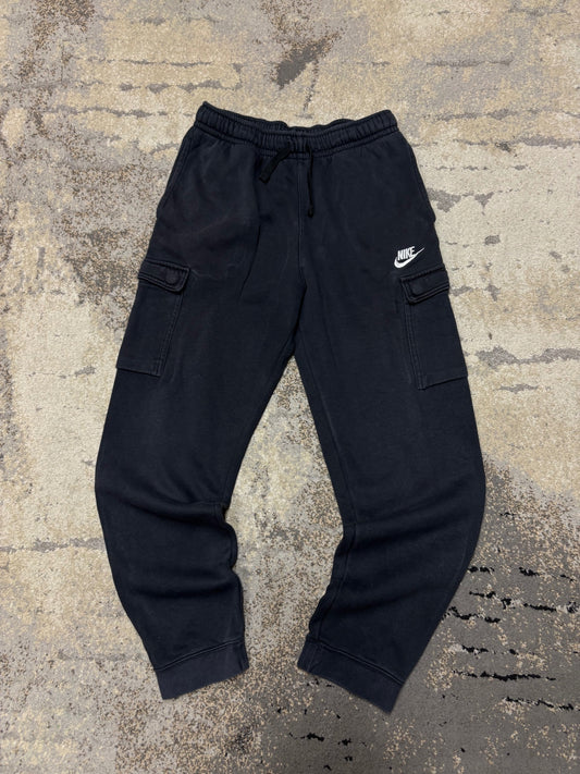 Dresy Nike, dziecięce w bardzo dobrym stanie rozmiar 158 cm / 13 lat, widok z przodu