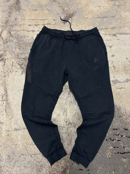 Dresy Nike Tech Fleece, damskie w dobrym stanie rozmiar L, widok z przodu