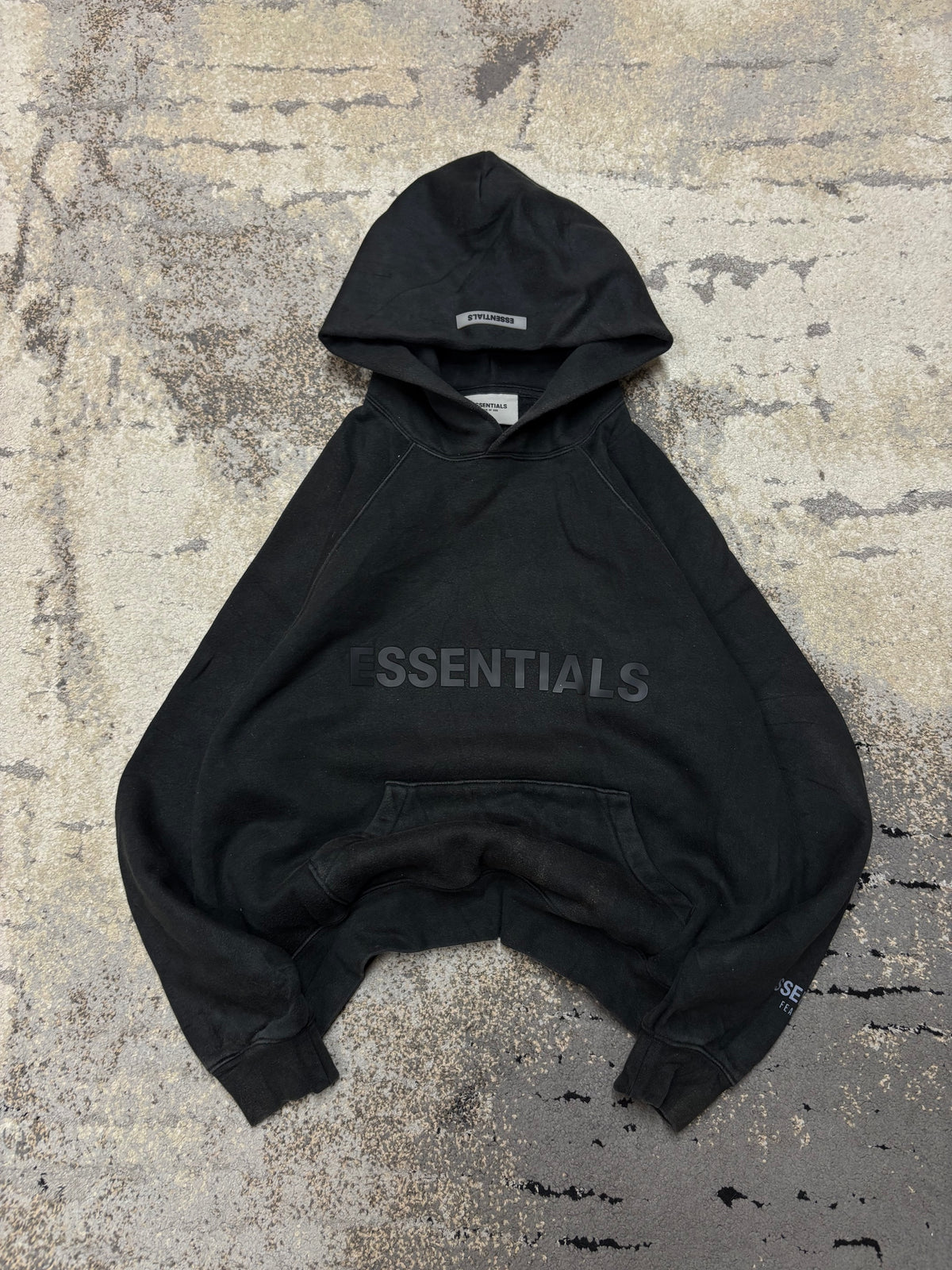 Bluza Essentials hoodie, damskie w bardzo dobrym stanie rozmiar XS, widok z przodu