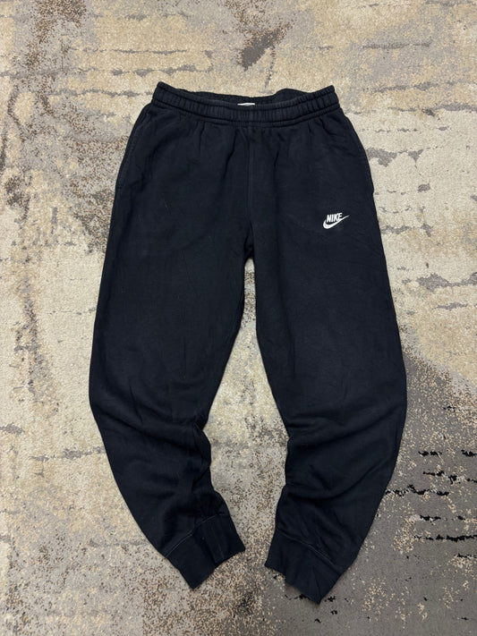 Dresy Nike, męskie w bardzo dobrym stanie rozmiar M, widok z przodu