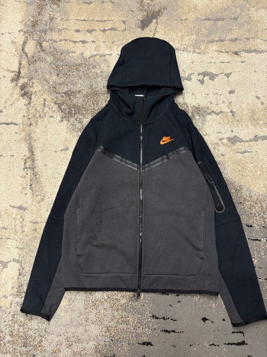Bluza Nike Tech Fleece, męskie w bardzo dobrym stanie rozmiar M, widok z przodu