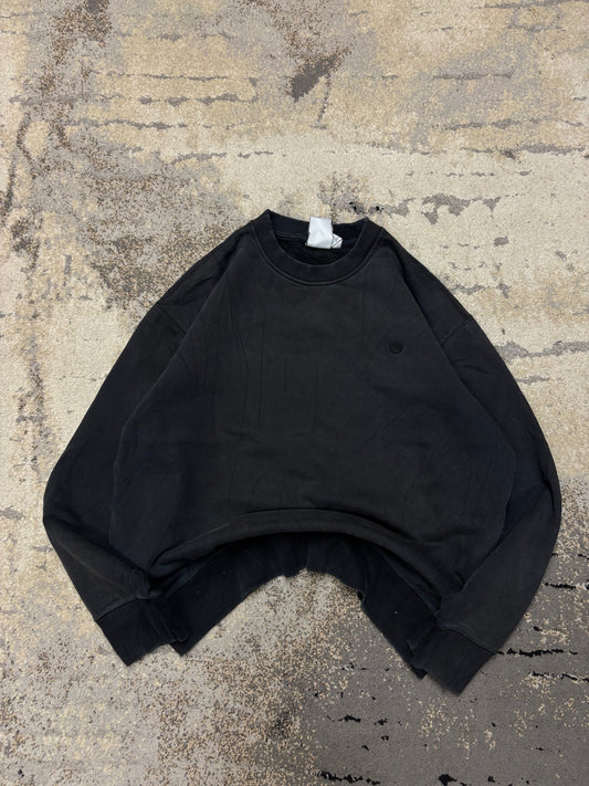 Bluza Adidas crewneck, damskie w dobrym stanie rozmiar XL, widok z przodu
