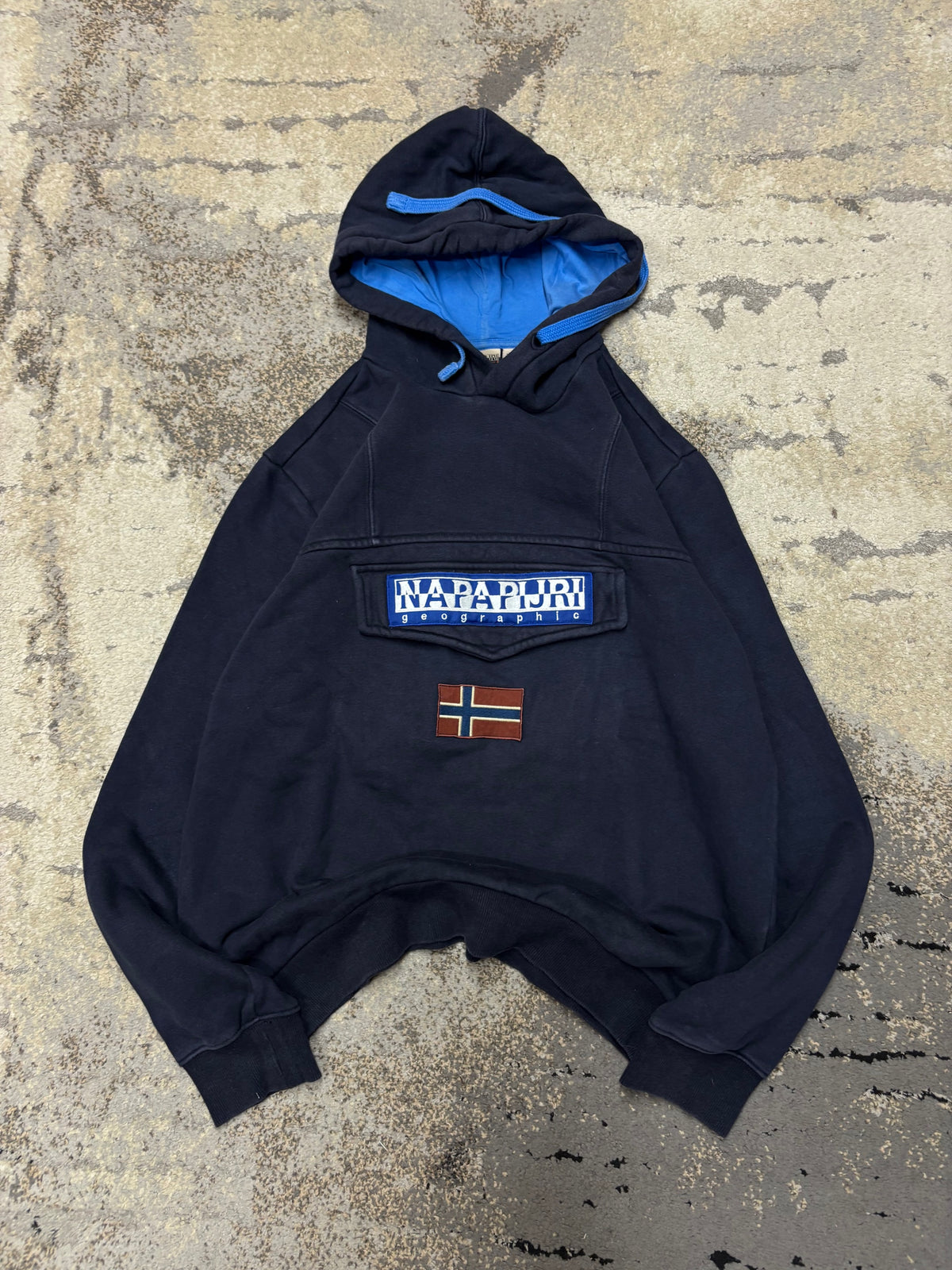 Napapijri Bluza Napapirji hoodie, męskie w bardzo dobrym stanie rozmiar L, widok z przodu
