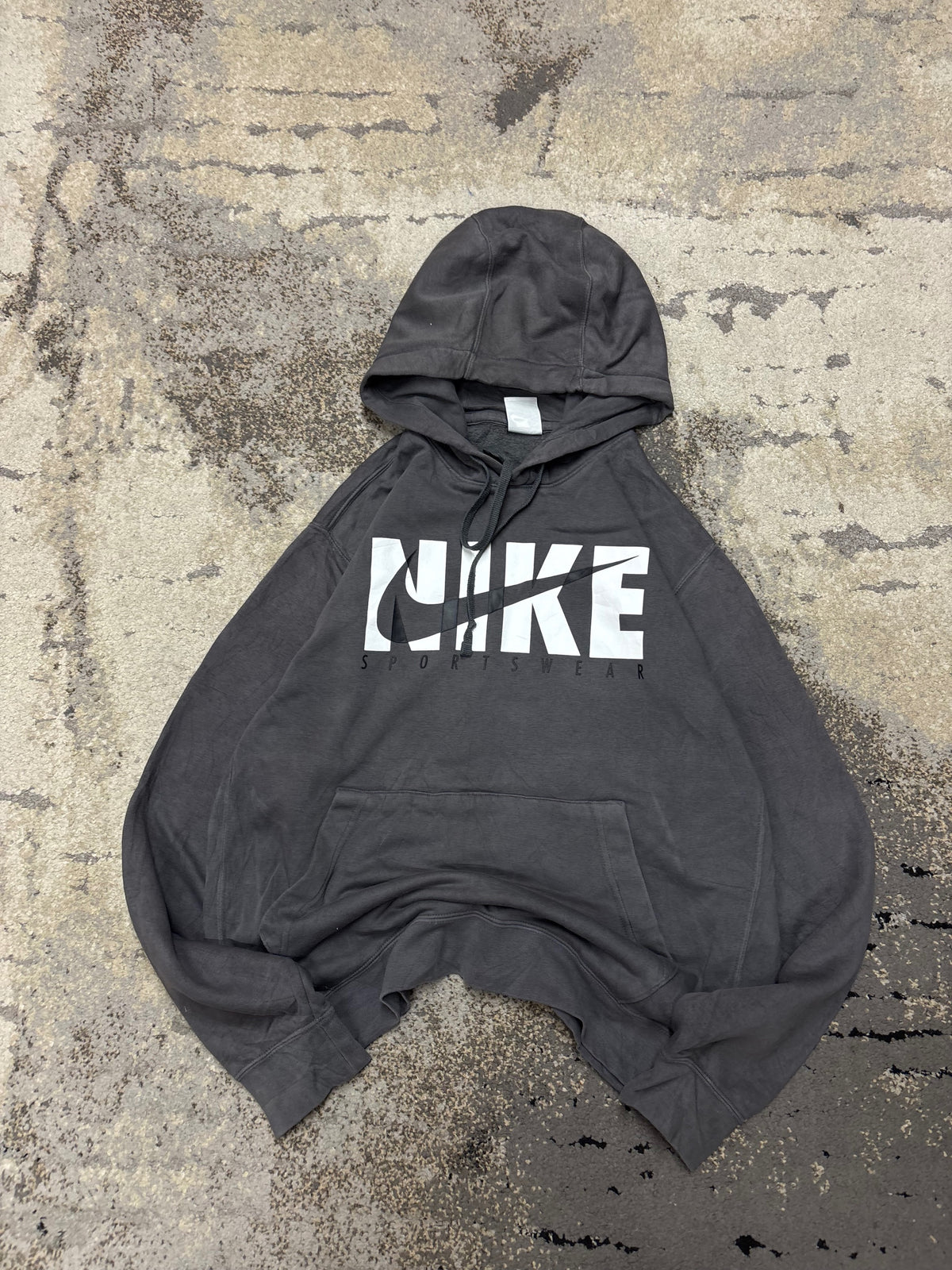 Bluza Nike hoodie, damskie w bardzo dobrym stanie rozmiar M, widok z przodu