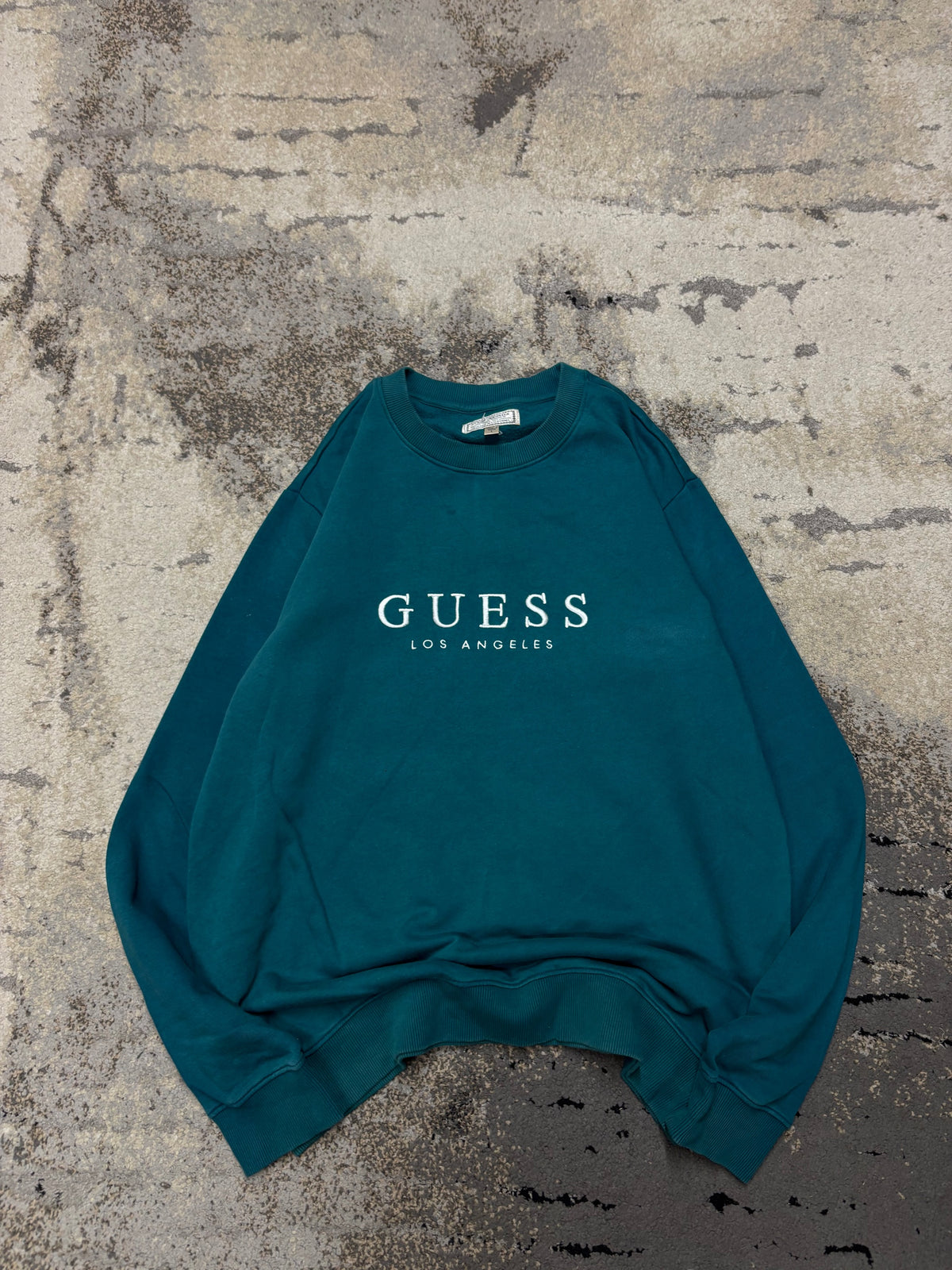 Bluza Guess crewneck, damskie w bardzo dobrym stanie rozmiar L, widok z przodu