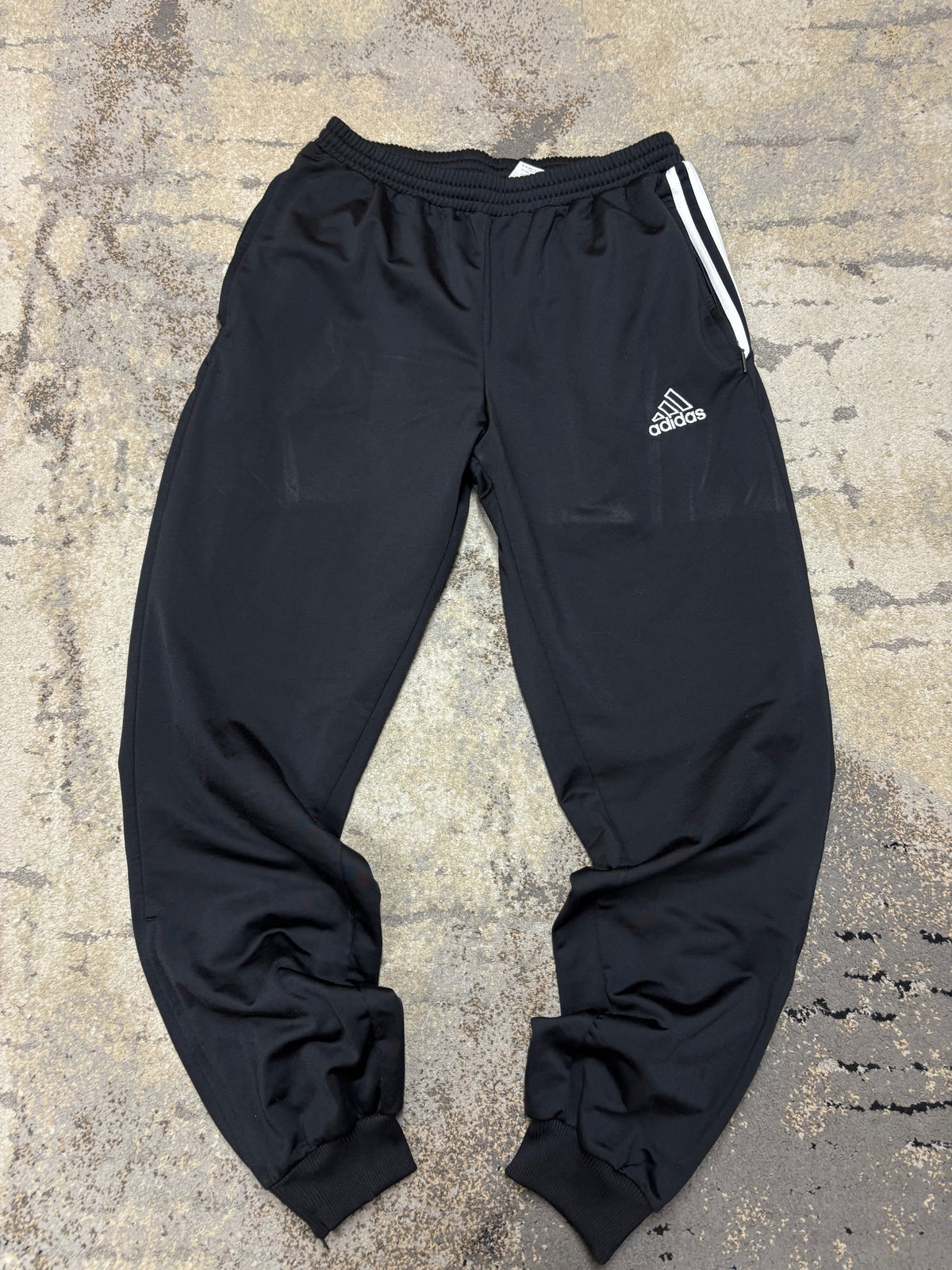 Dresy poliestrowe Adidas, damskie w bardzo dobrym stanie rozmiar L, widok z przodu