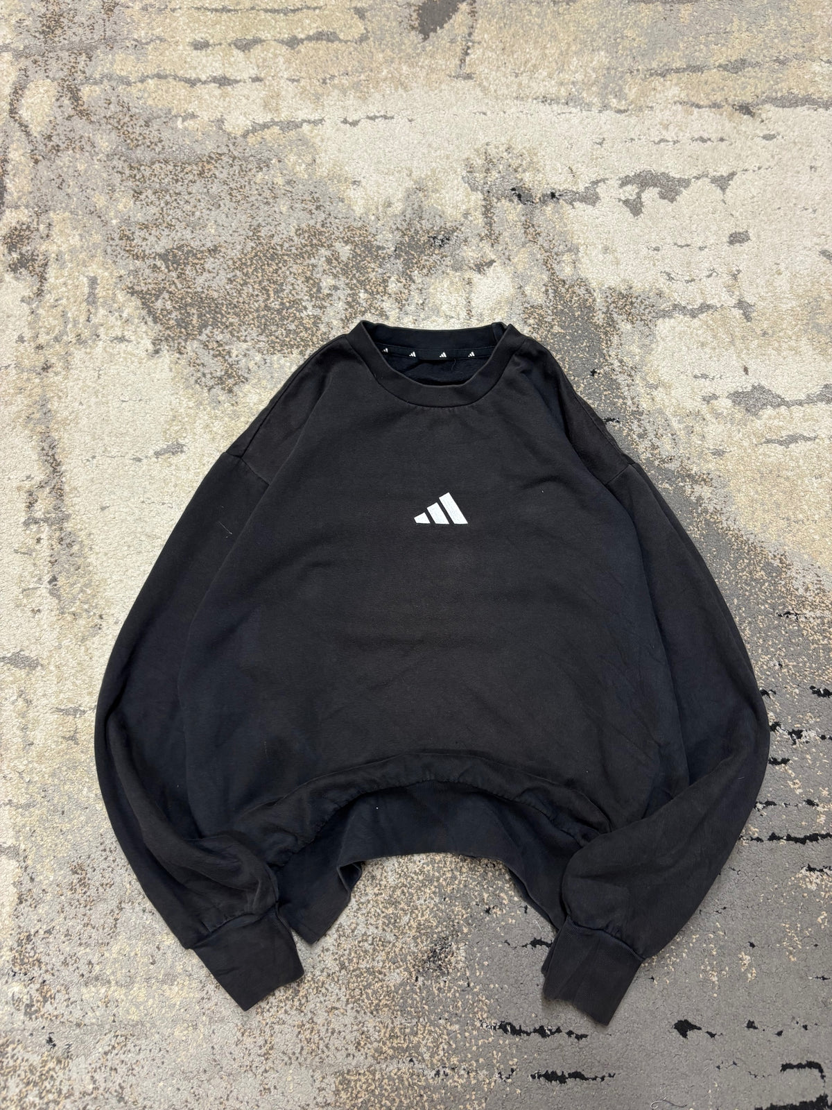 Bluza Adidas crewneck, damskie w bardzo dobrym stanie rozmiar S, detal