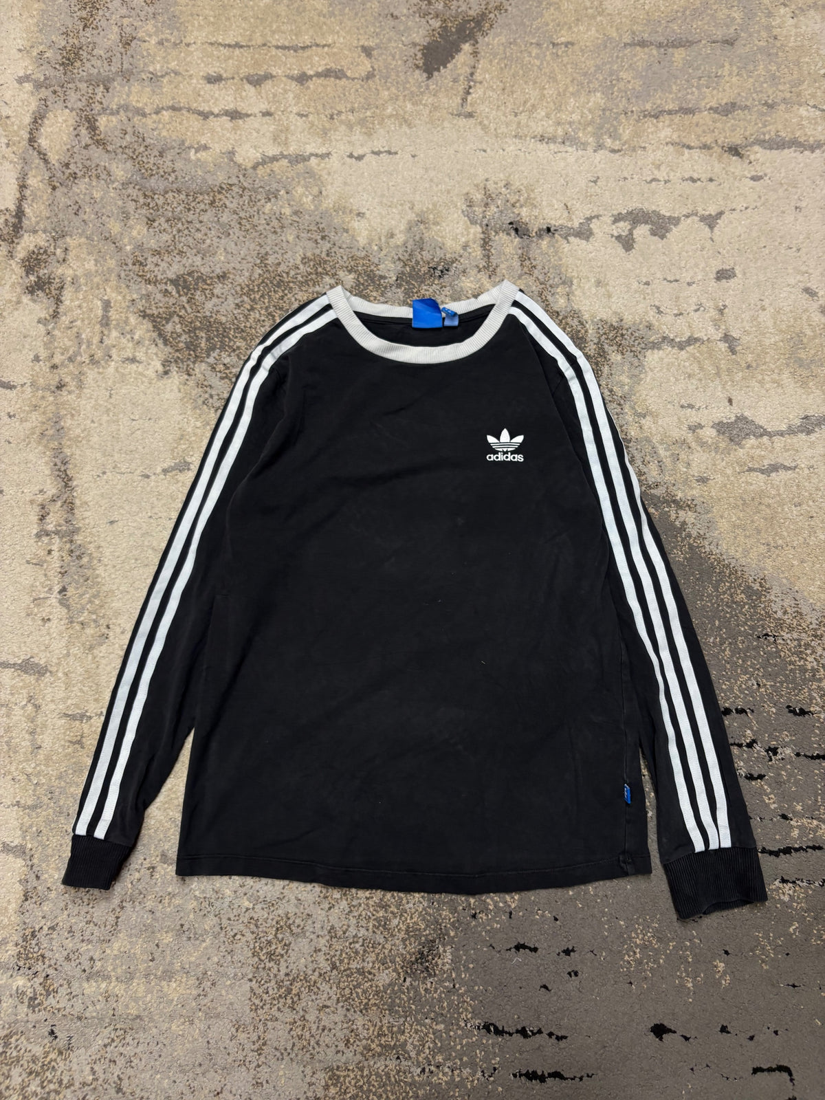Bluzka Adidas, damskie w bardzo dobrym stanie rozmiar M, widok z przodu