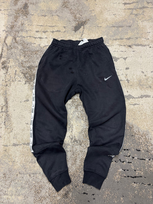 Dresy Nike, męskie w bardzo dobrym stanie rozmiar XS, widok z przodu