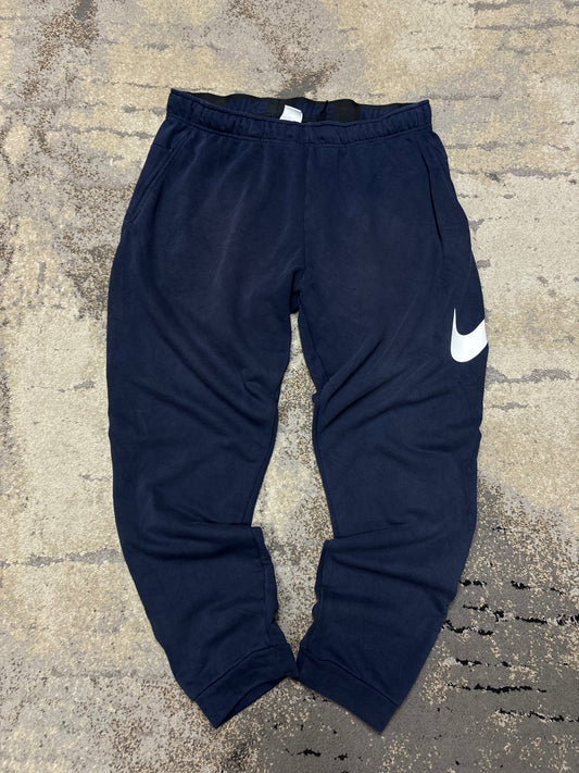 Dresy Nike Dri-fit, męskie w bardzo dobrym stanie rozmiar XL, widok z przodu