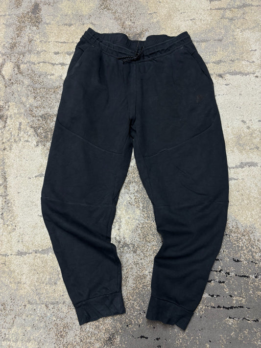 Dresy Nike Tech Fleece, męskie w bardzo dobrym stanie rozmiar XL, widok z przodu