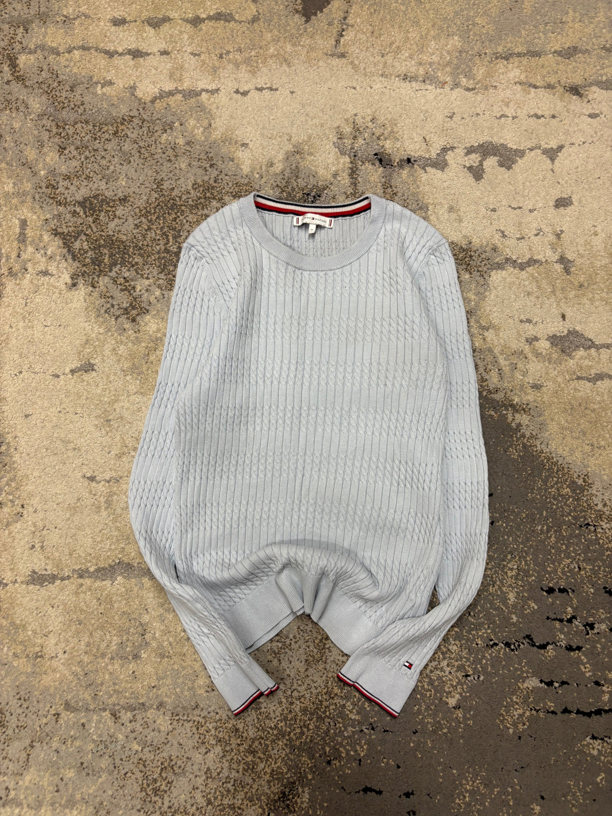 Sweter Tommy Hilfiger, damskie w bardzo dobrym stanie rozmiar M, detal