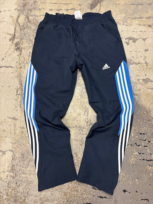 Dresy Adidas vintage retro y2k, męskie w bardzo dobrym stanie rozmiar M, widok z przodu