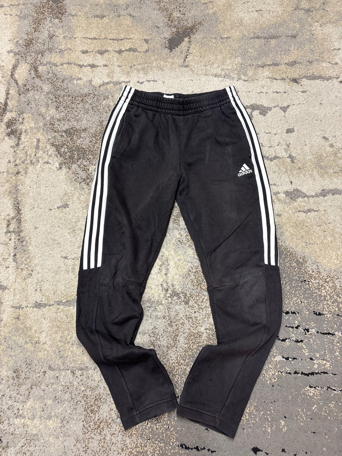 Dresy Adidas, dziecięce w dobrym stanie rozmiar 158 cm / 13 lat, widok z przodu