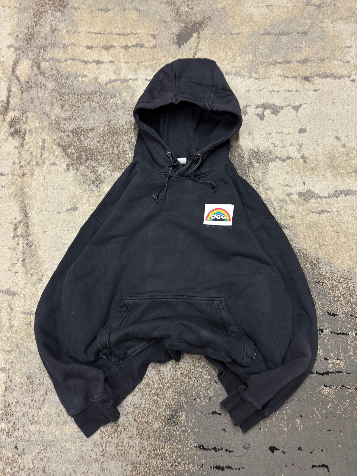 Bluza Nike ACG hoodie, damskie w bardzo dobrym stanie rozmiar M, widok z przodu