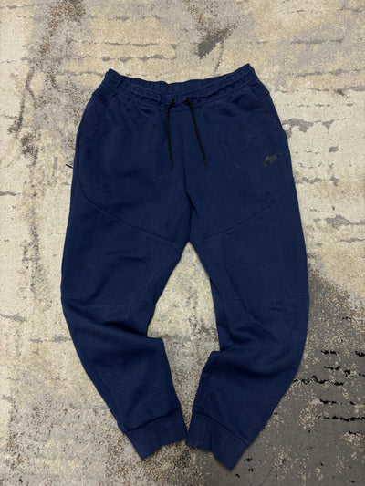 Dresy Nike Tech Fleece, męskie w bardzo dobrym stanie rozmiar L, widok z przodu