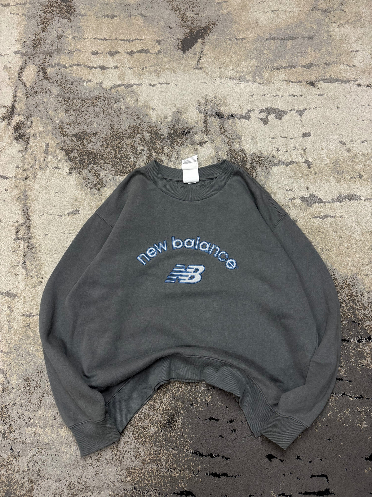 Bluza New Balance crewneck, damskie w bardzo dobrym stanie rozmiar L, widok z przodu