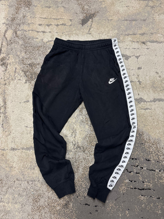 Dresy Nike, męskie w bardzo dobrym stanie rozmiar S, detal