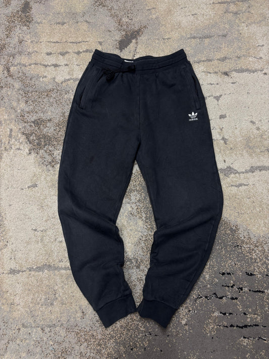 Dresy Adidas, dziecięce w bardzo dobrym stanie rozmiar 164 cm / 14 lat, detal