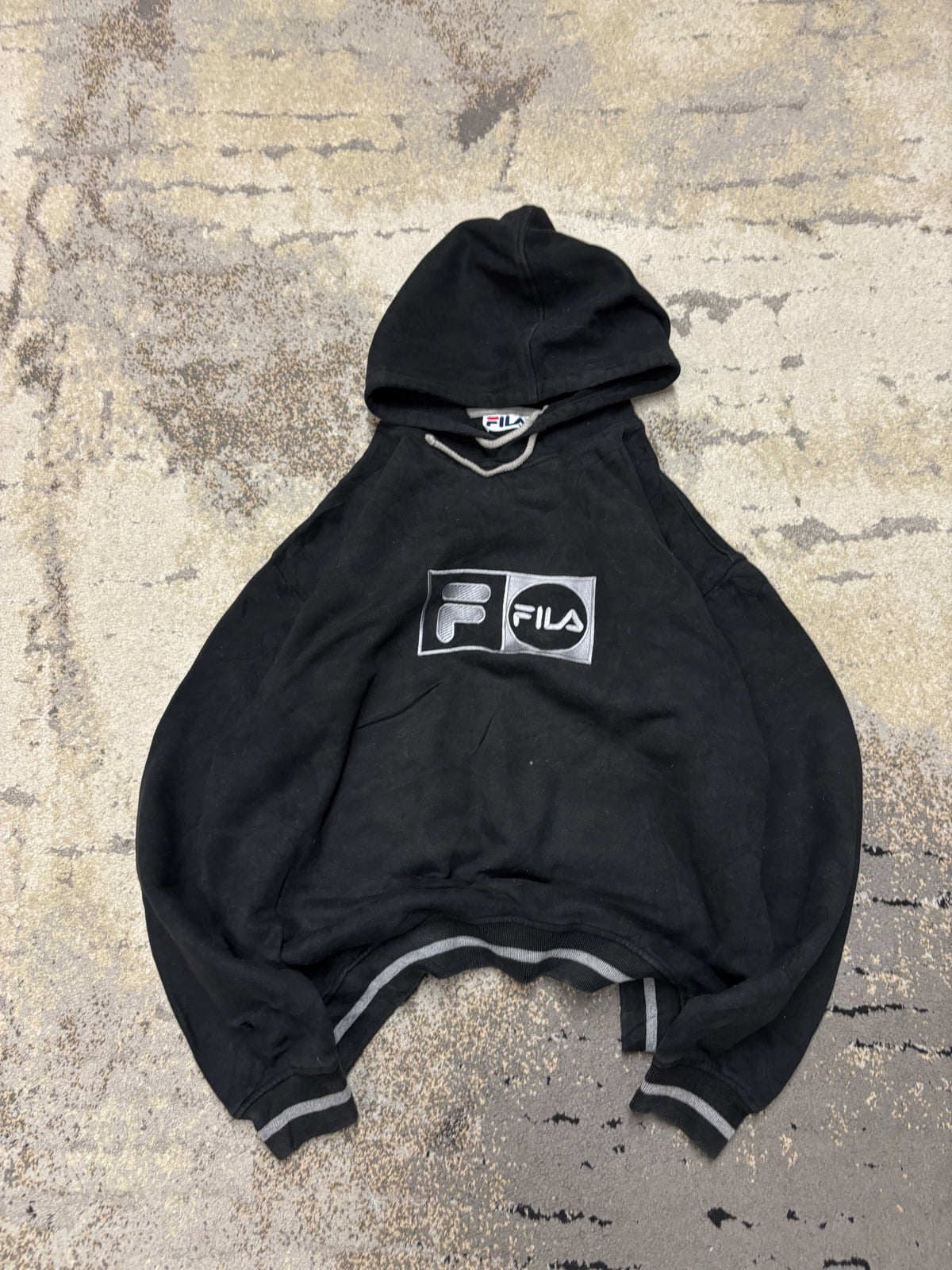 Bluza Fila hoodie vintage retro y2k, damskie w bardzo dobrym stanie rozmiar M, widok z przodu