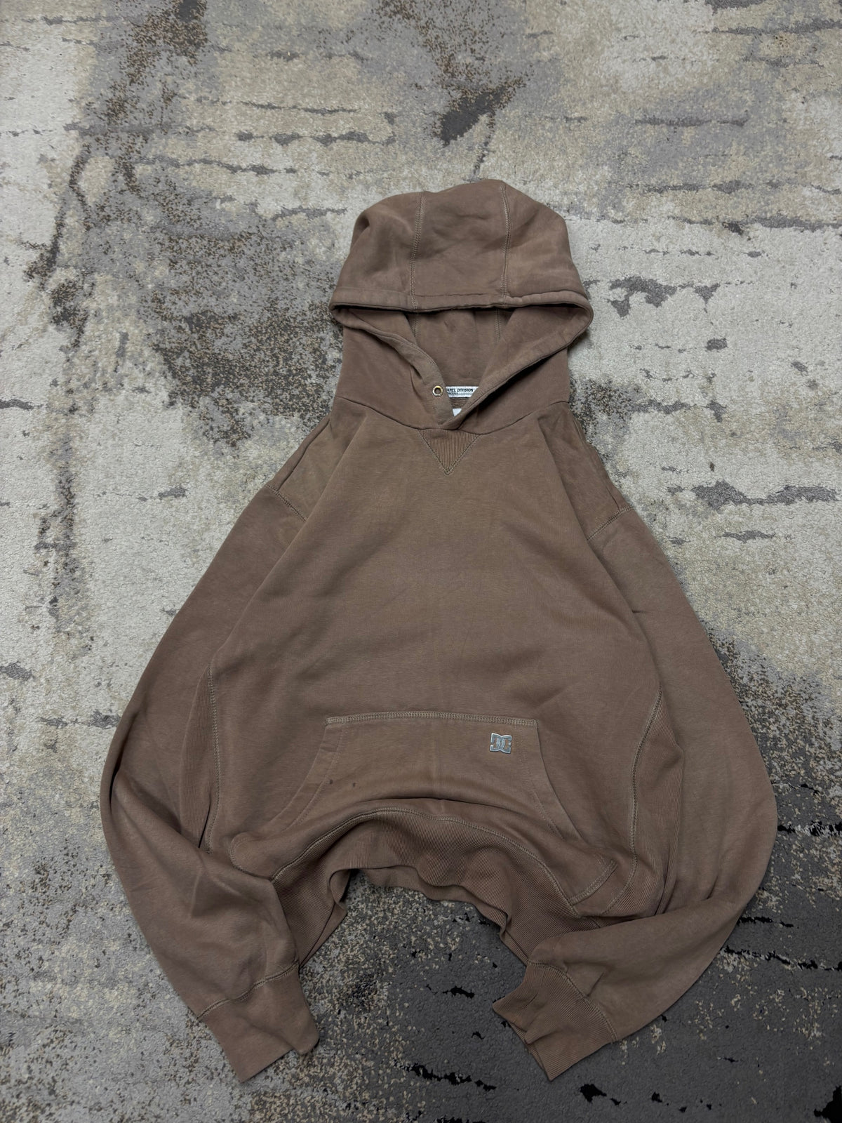 Bluza DC hoodie, męskie w dobrym stanie rozmiar S, widok z przodu