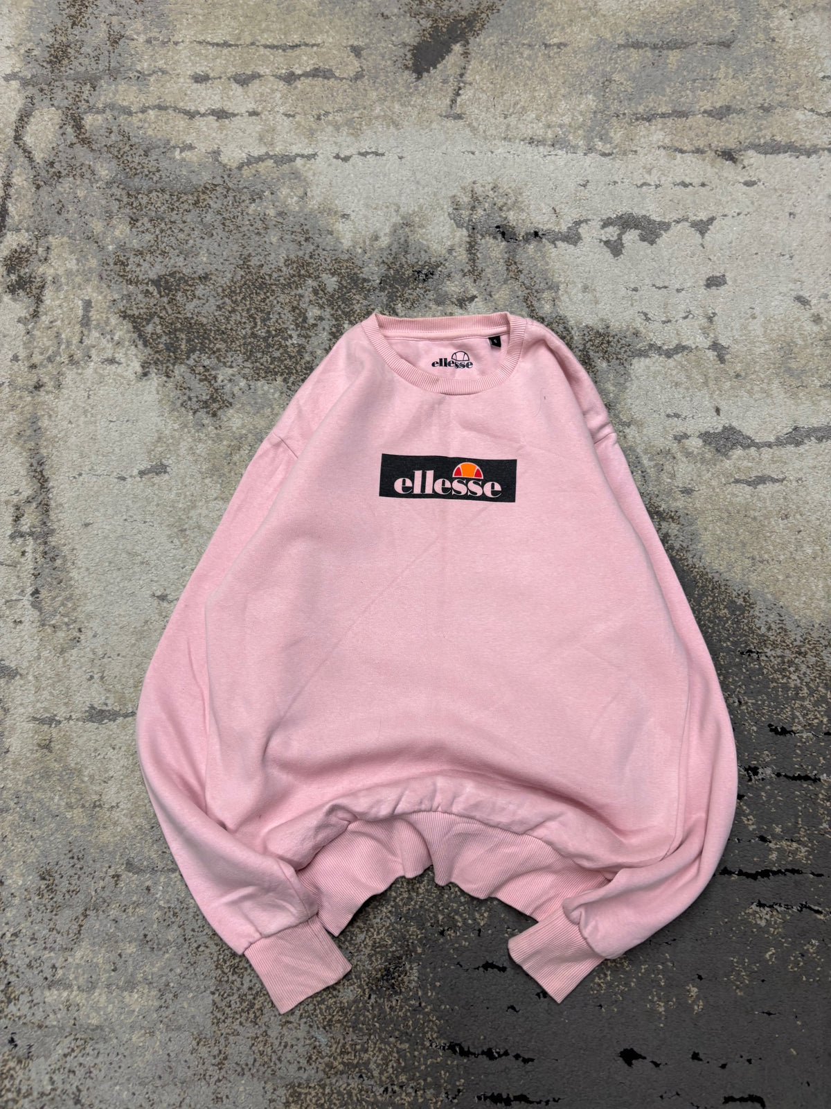 Bluza Ellesse crewneck, damskie w bardzo dobrym stanie rozmiar S, widok z przodu