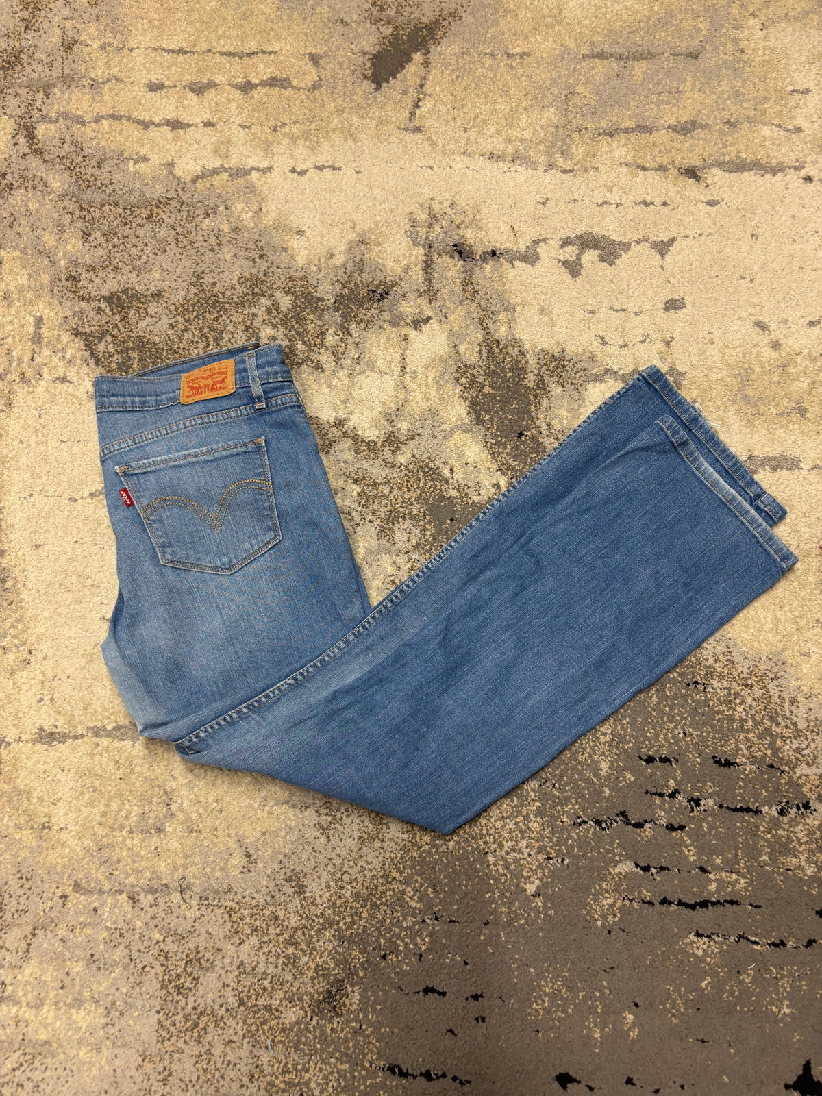 Levi's Jeasny LEVI’S, damskie w bardzo dobrym stanie rozmiar S, widok z przodu