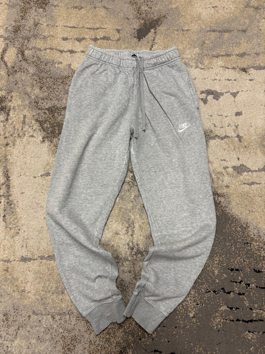 Dresy Nike, damskie w bardzo dobrym stanie rozmiar S, widok z przodu