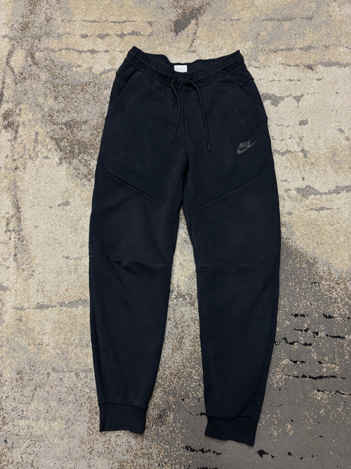 Dresy Nike Tech Fleece, damskie w bardzo dobrym stanie rozmiar XS, widok z przodu