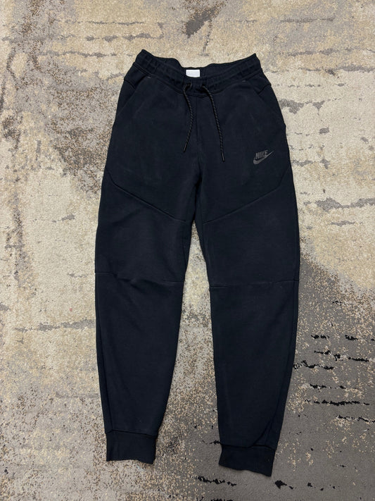 Dresy Nike Tech Fleece, damskie w bardzo dobrym stanie rozmiar XS, widok z przodu